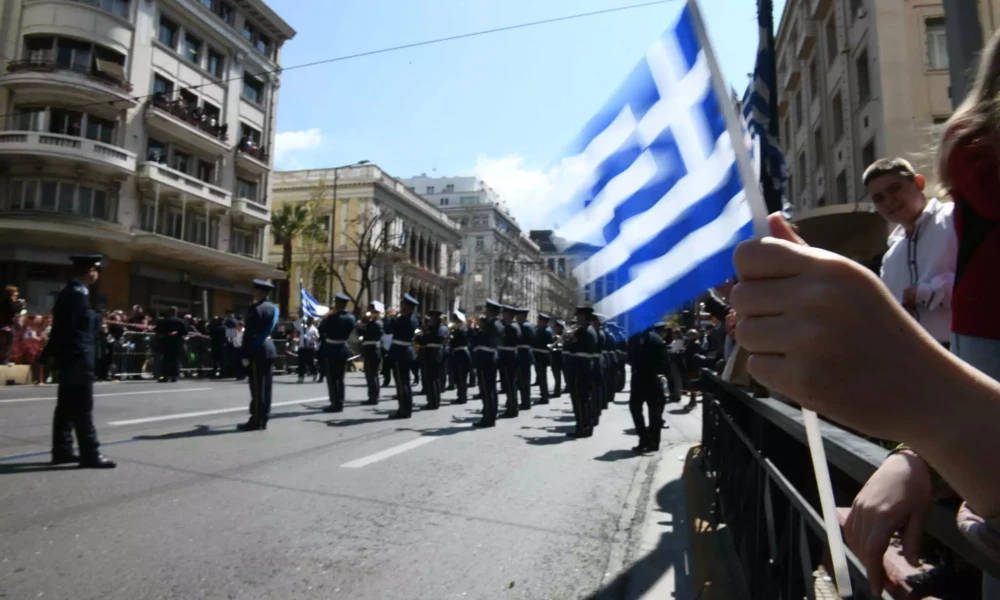 Τα δρομολόγια μετρό και τραμ την 28η-Ποιοι δρόμοι κλείνουν σε Αθήνα και Πειραιά